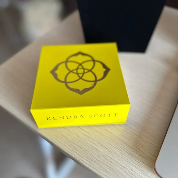 Kendra Scott Silver-Tone Link Necklace with Pearls - Picture 6 of 6